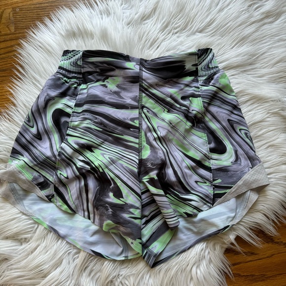 Lululemon Hotty Hot High-Rise Short 4"- Special Edition - Picture 7 of 14
